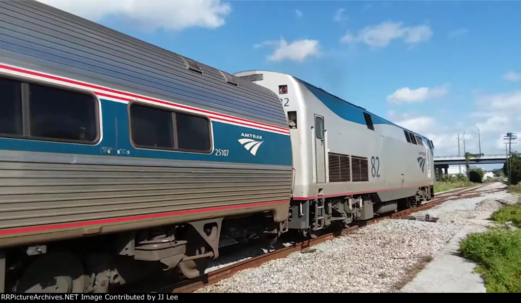 AMTK 92 leading Amtrak SB Silver Star 091